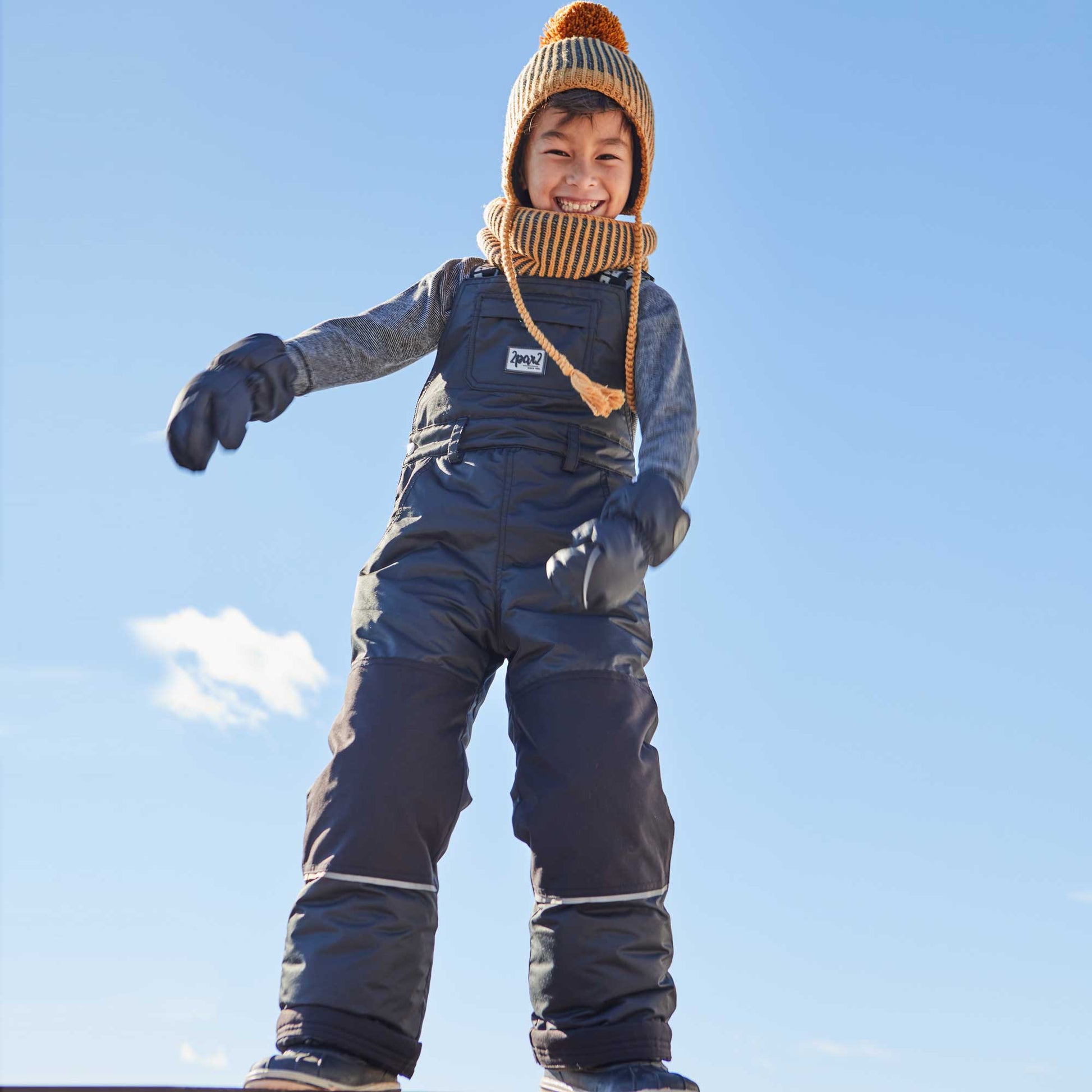 With logo straps and a front logo patch, our Overall Snow Pants Black boast signature winter style. These snow overalls are weather-resistant and insulated for warmth.  They feature an adjustable waist and an adjustable length to grow as your child grows. Reinforced Cordura knee, seat, and hem panels offer long-wearing durability.