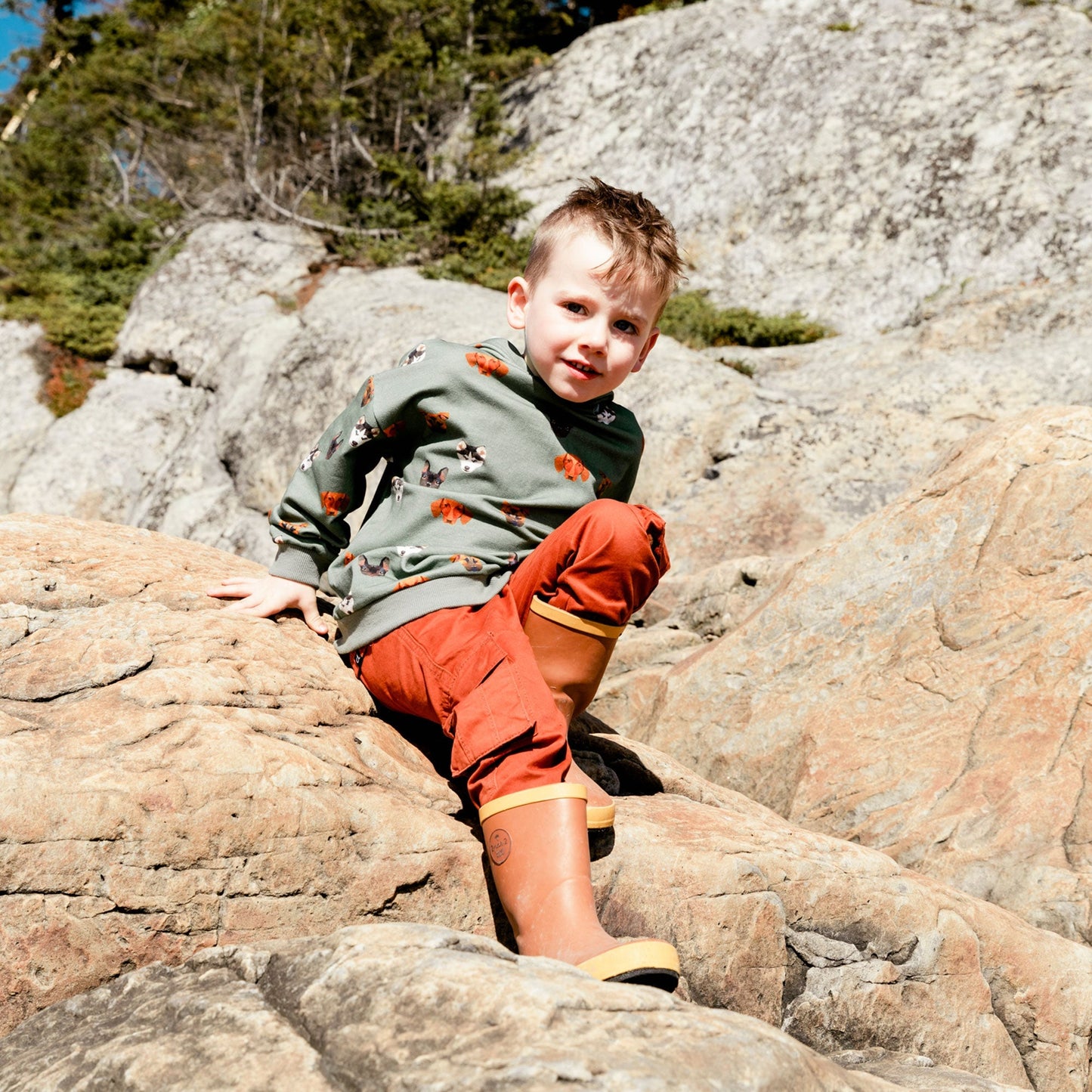 Flap cargo pockets make our Stretch Twill Jogger Orange-Brown the pant he'll want to wear every single day. Soft and comfortable in a stretch cotton/elastane blend.  These jogger pants feature an elastic waistband, scoop front pockets, and elastic ankles. Mix and match with tee shirts, hoodies, or sweaters to create a variety of different looks.